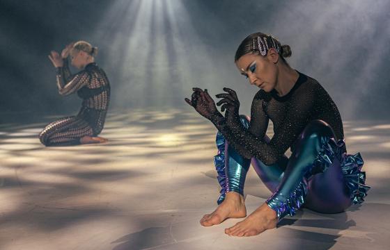 Tanssitaiteilija Anna-Maria Väisänen sai Pohjois-Savon rahaston apurahan vuonna 2021.
