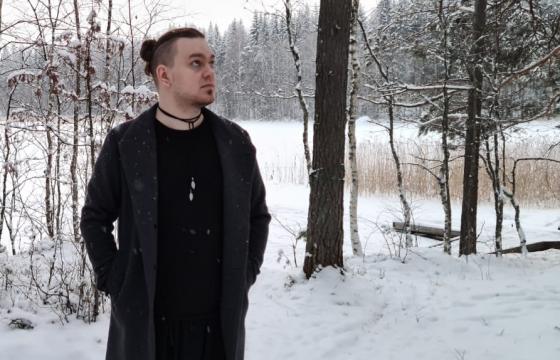 Pelinkehittäjä ja yhteisöpedagogiikan opiskelija Jaakko Rinne käyttää verkossa taiteilijanimeä AlexanderBoesen.