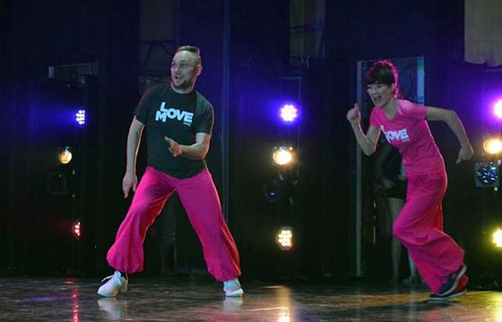 Tanssinopettajat Minna Palokangas ja Arto Petjala saivat apurahan ”Hyppyjä, hoppia ja hiljaa hiipimistä” -tanssikasvatushankkeen toteuttamiseen. 