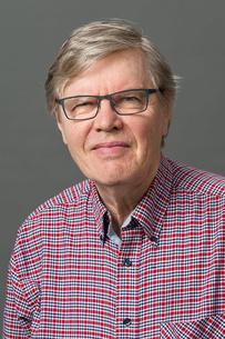 Viulupedagogi Pertti Sutinen sai Elias Lönnrot -mitalin Päijät-Hämeen rahastolta vuonna 2019. (kuva: Lahden konservatorio)