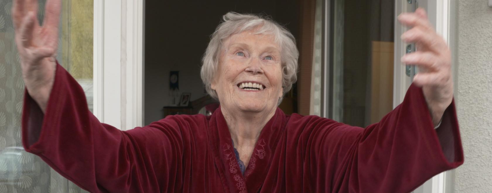 Elli Isokoski kuvasi 94-vuotiaan Alinan kanssa lyhytelokuvan. Kuva: Marko Tikkinen