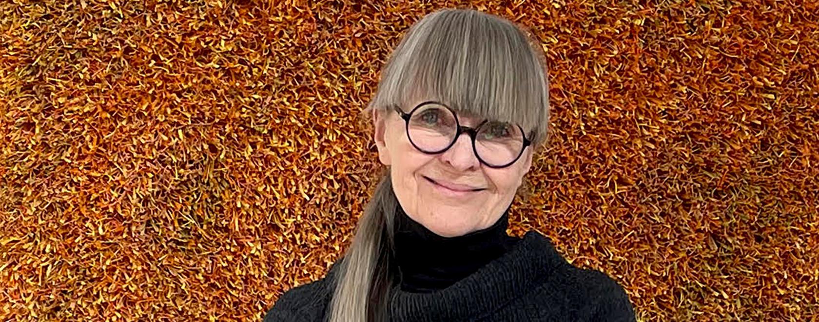 Tekstiilitaiteilija Irene Välimäki sai Keski-Pohjanmaan rahaston kulttuuripalkinnon vuonna 2022.